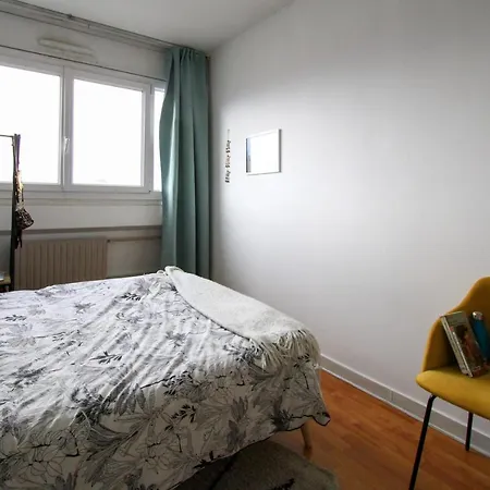 Crossing Apt With Balcony And Nice View On Paris Apartamento Paris